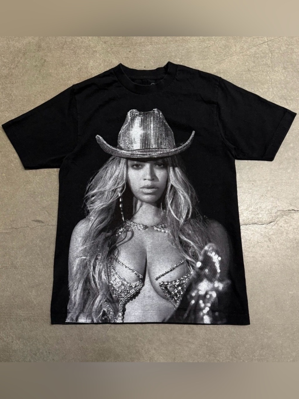 Beyoncé Renaissance Tour 2023 Official Concert Graphic Tee Merch